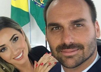 Nora de Bolsonaro diz passar ‘perrengue’ com salário de R$ 33 mil do marido