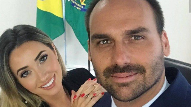 Nora de Bolsonaro diz passar ‘perrengue’ com salário de R$ 33 mil do marido