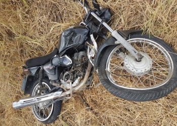 Homem morre e esposa fica ferida em acidente de moto na BA 130