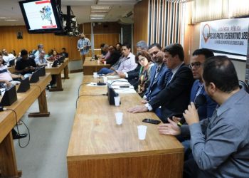 Debate sobre extinção de municípios reuniu prefeitos e instituições na ALBA