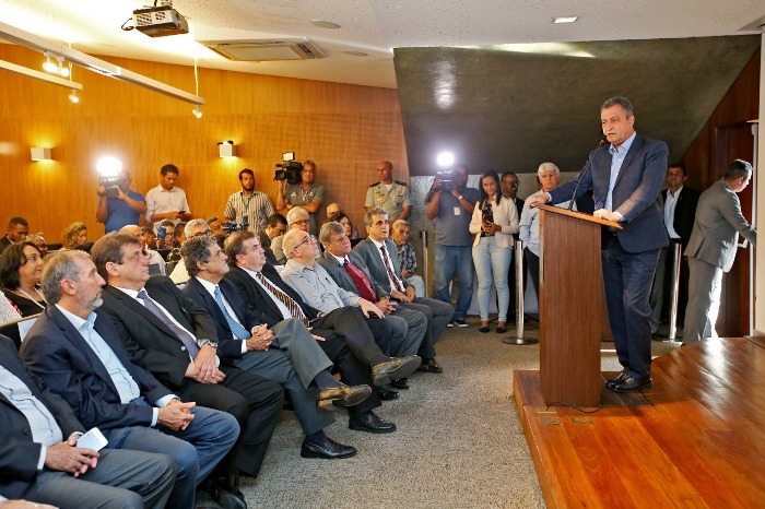 Salvador – Governador assina contrato para construção da rodoviária em Águas Claras