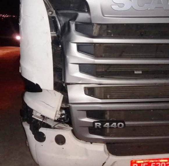 Mulher morre ao ser atropelada por carreta na BR 116/Norte