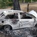 Populares incendeiam carro após motorista invadir local de festa e atropelar ao menos quatro pessoas