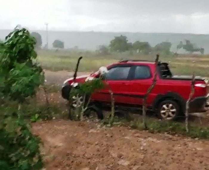 Espanto e admiração com chuva de granizo em Água Fria e Crisópolis: vídeo