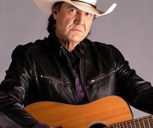 PR – Cantor sertanejo Juliano Cezar tem morte súbita durante show – Vídeo