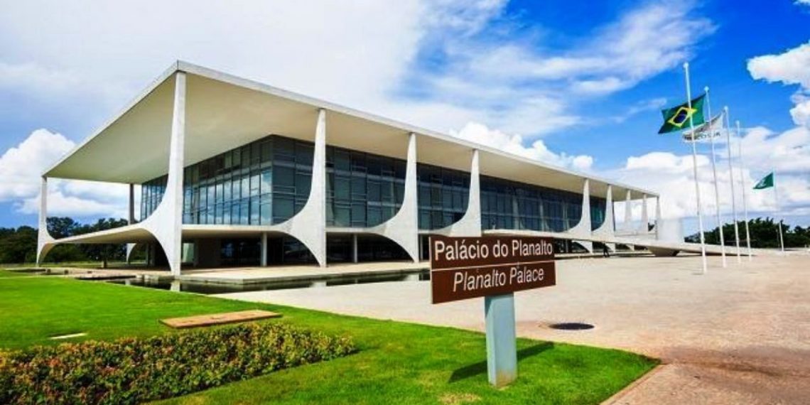 Governo federal extingue 27,5 mil cargos efetivos