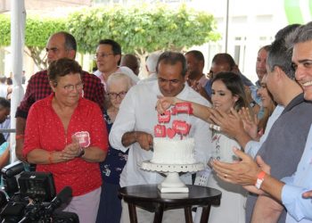 Paripiranga I – Em dia de aniversário do prefeito, Rui Costa inaugura e autoriza obras