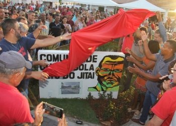 Prefeito de Retirolândia entrega moderna praça a comunidade Quilombola Jitaí