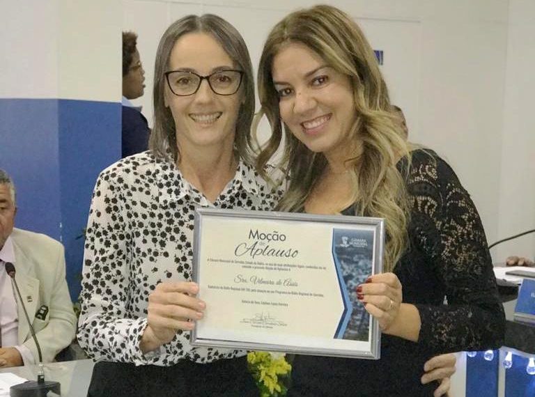 Locutora Vilmara de Assis recebe Moção de Aplauso na Câmara Municipal de Serrinha
