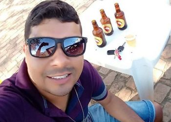 Homem morre e namorada fica ferida em capotamento na BA 131