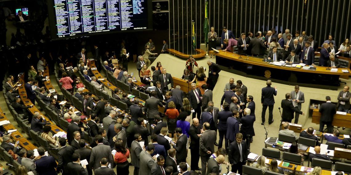 Câmara aprova PEC que aumenta repasse de recursos aos municípios