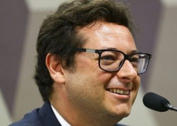 Chefe da Secretaria de Comunicação recebe dinheiro de emissoras e agências contratadas pelo governo Bolsonaro