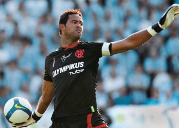 Flu de Feira negocia a contratação do goleiro Bruno, ex-Flamengo