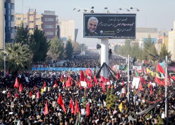 Ao menos 40 pessoas morrem pisoteadas em funeral de Soleimani, no Irã
