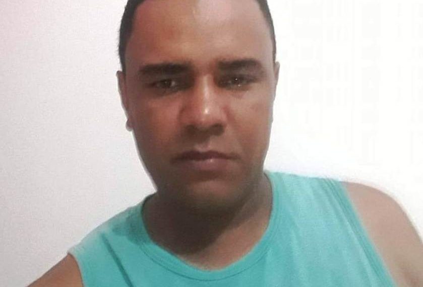 Ponto Novo – Homem morre após colidir moto em poste de iluminação