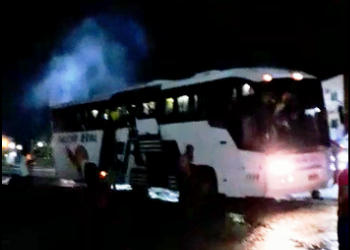 Ônibus pega fogo minutos depois de deixar terminal rodoviário de Jacobina