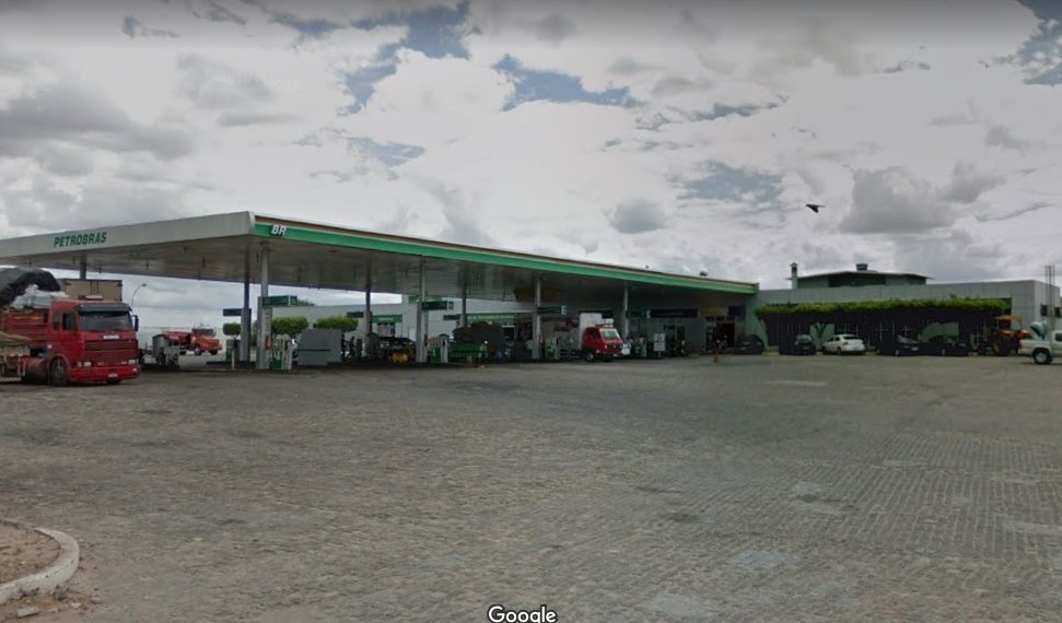 Direção da Rede de Postos Brasil divulga nota sobre motivo de retirar criança que vendia lanche em área do estabelecimento