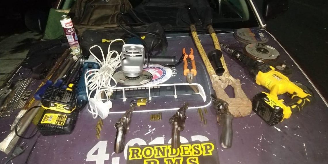 Três suspeitos de arrombamento a banco é morto em confronto com a Rondesp