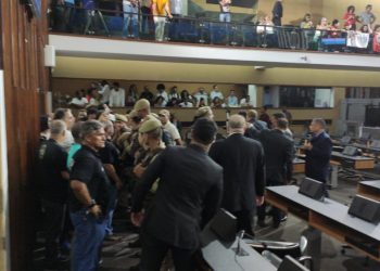 ALBA – SSP apura denúncias de agressões e ameaças de morte durante invasão de manifestantes a sessão de votação da PEC