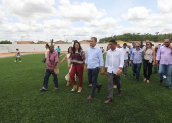 Em Banzaê, governador Rui Costa inaugura estádio e obras de infraestrutura