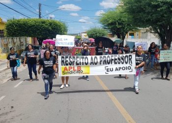 Queimadas – APLB Sindicato realiza manifestação “por respeito aos direitos e valorização”