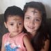 Mãe mantém tradição católica ao fazer a cruz na testa dos filhos para simbolizar o início da quaresma