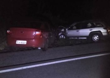 Colisão frontal na BR 324 deixa sete pessoas feridas