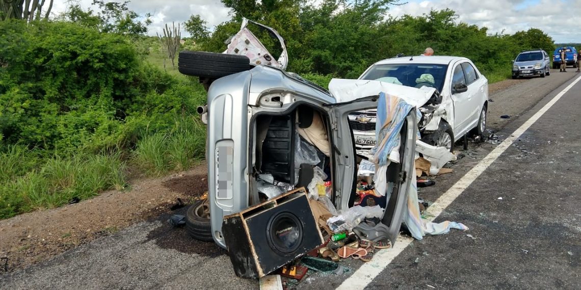 Três veículos se envolvem em acidente na BR 324 trecho Tanquinho-Riachão