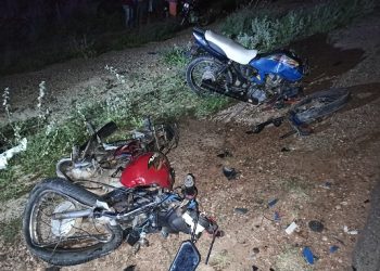 Colisão entre motos deixa dois homens mortos na BA-120