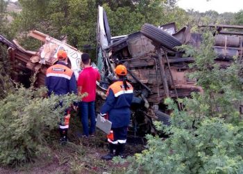 Motorista de funerária e passageiro morrem em colisão frontal com caminhão na BR 324 (atualizada)