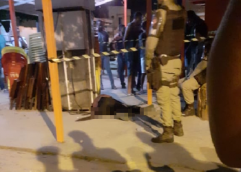 Homem é morto a tiros quando se encontrava em trailer de lanches