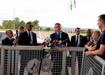 Bolsonaro diz que zera impostos federais se governadores zerarem ICMS