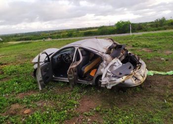 Traficante capota carro quando fugia da Polícia Militar na BR 116