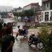 Barracas de feirantes são levadas pela chuva na cidade de Tucano