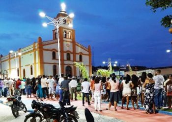 Missa e procissão marcam o encerramento do novenário de Nossa Senhora do Amparo, em Sátiro Dias