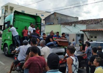 Ao som de muita buzina corpo do caminhoneiro “Suate” foi sepultado em Coité