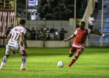 Vitória segura o empate com Imperatriz e avança na Copa do Brasil