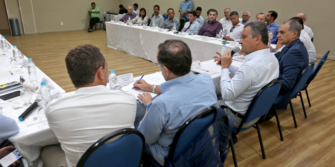 Governador discute com prefeitos o fortalecimento da Região Metropolitana de Feira de Santana