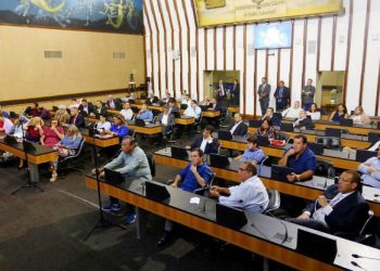 Nelson Leal ouve os deputados e restringe atividades da ALBA para combate ao coronavírus