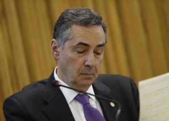 Ministro do STF proíbe campanhas contra isolamento da covid-19
