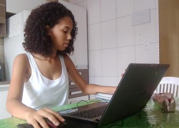 Escolas disponibilizam conteúdos on-line para os estudantes durante suspensão das aulas presenciais