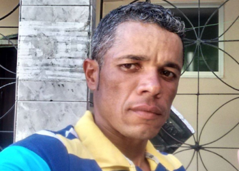 Homem morre eletrocutado por fio de aspirador de pó quando lavava carro