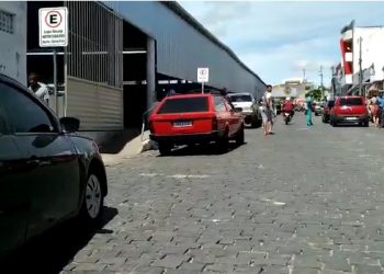 Movimento no comércio do centro de abastecimento neste domingo (22) foi maior que o habitual