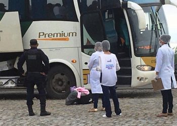 Ônibus que saiu de São Paulo com destino a Monte Santo para em Coité para desembarque, e em Santaluz é abordado pela Vigilância Epidemiológica