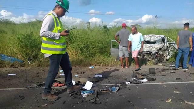 Colisão envolvendo Palio e caçamba deixa um morto na BR 116