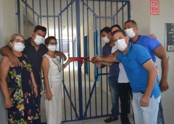 Prefeito desobedece o próprio decreto e inaugura escola em Cansanção