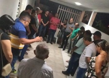 Durante reuniões grupos políticos de Cansanção ignoram pedido de distanciamento social