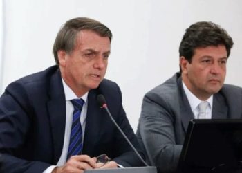 Bolsonaro desiste de demitir Mandetta