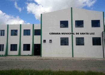 Câmara aprova aumento de 50% de salário de secretários e revolta moradores