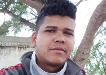 Após ter casa invadida, jovem é morto a tiros na presença da mãe